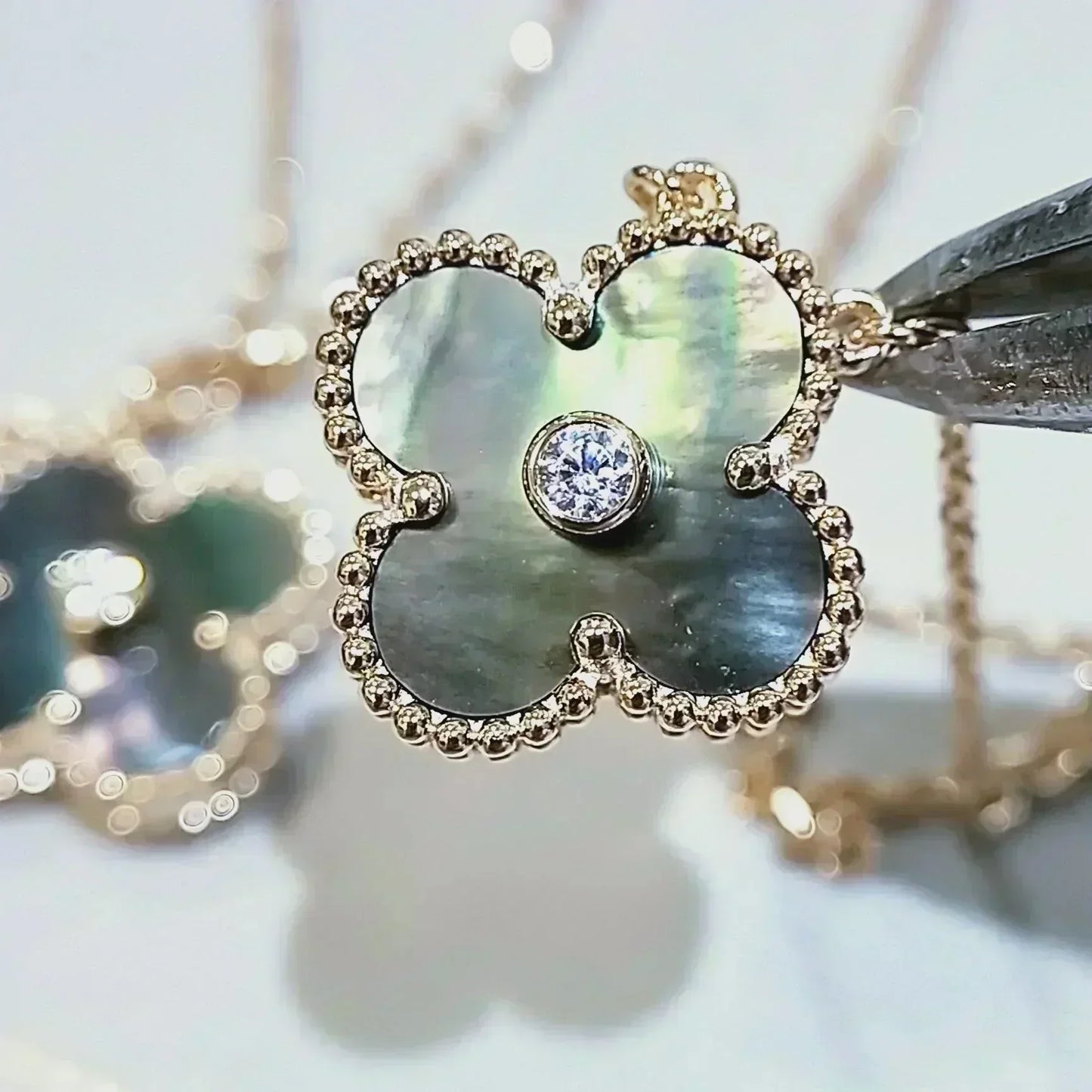 [Dawnora Jewelry]CLOVER 15MM DIAMOND AND MOTHER-OF-GREY NECKLACE