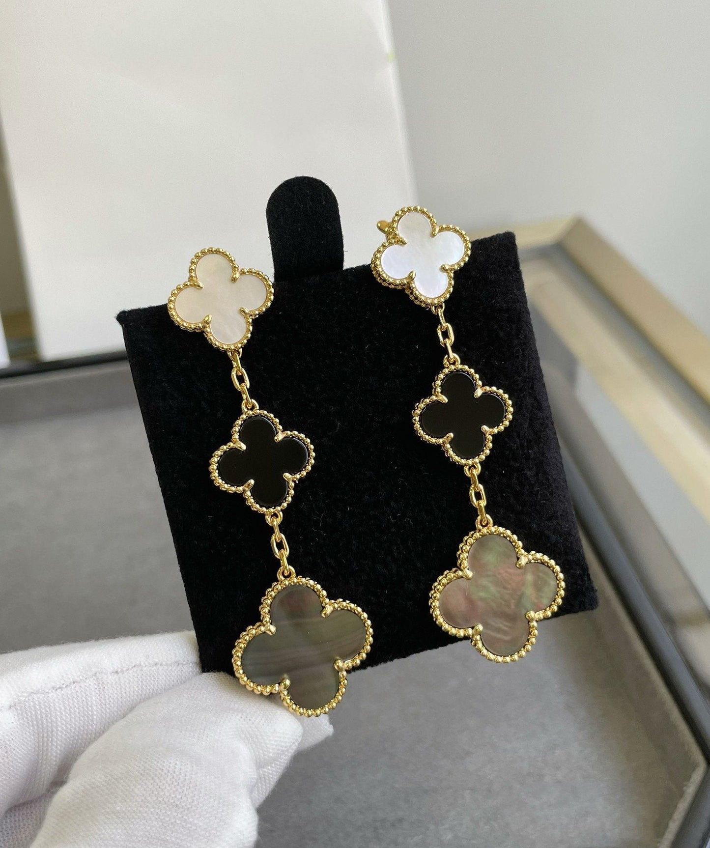 [Dawnora Jewelry]CLOVER 3 MOTIF MOP ONYX DARK MOP PINK GOLD EARRINGS