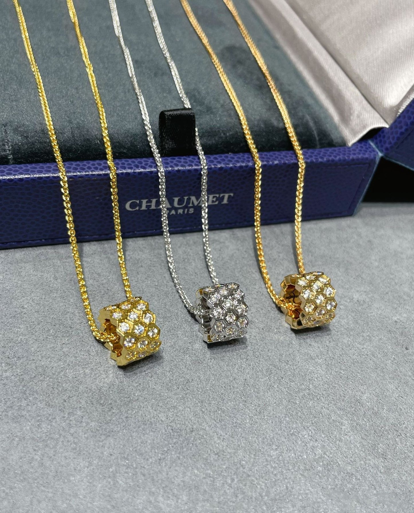[Dawnora Jewelry]BEE LOVE DIAMOND PAVED 3 ROW NECKLACE