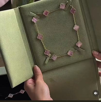 [Dawnora Jewelry Jewellery] Pink Necklace with Ten Clover Designs