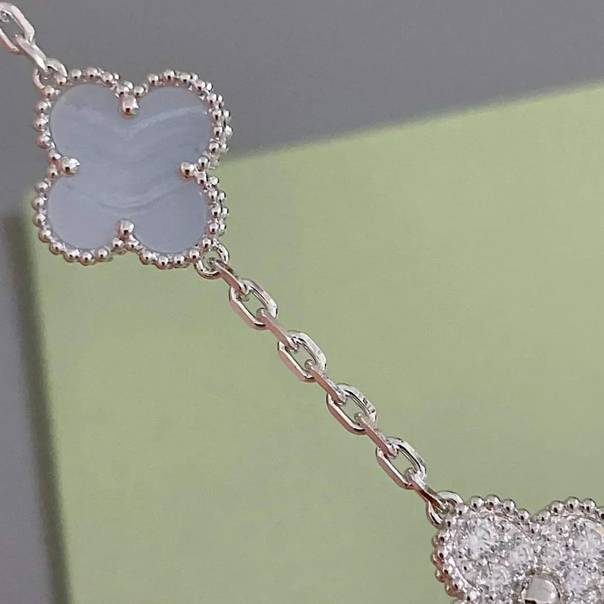 [Dawnora Jewelry] CLOVER 5 MOTIF PURPLE CHALCEDONY BRACELET COLLECTION