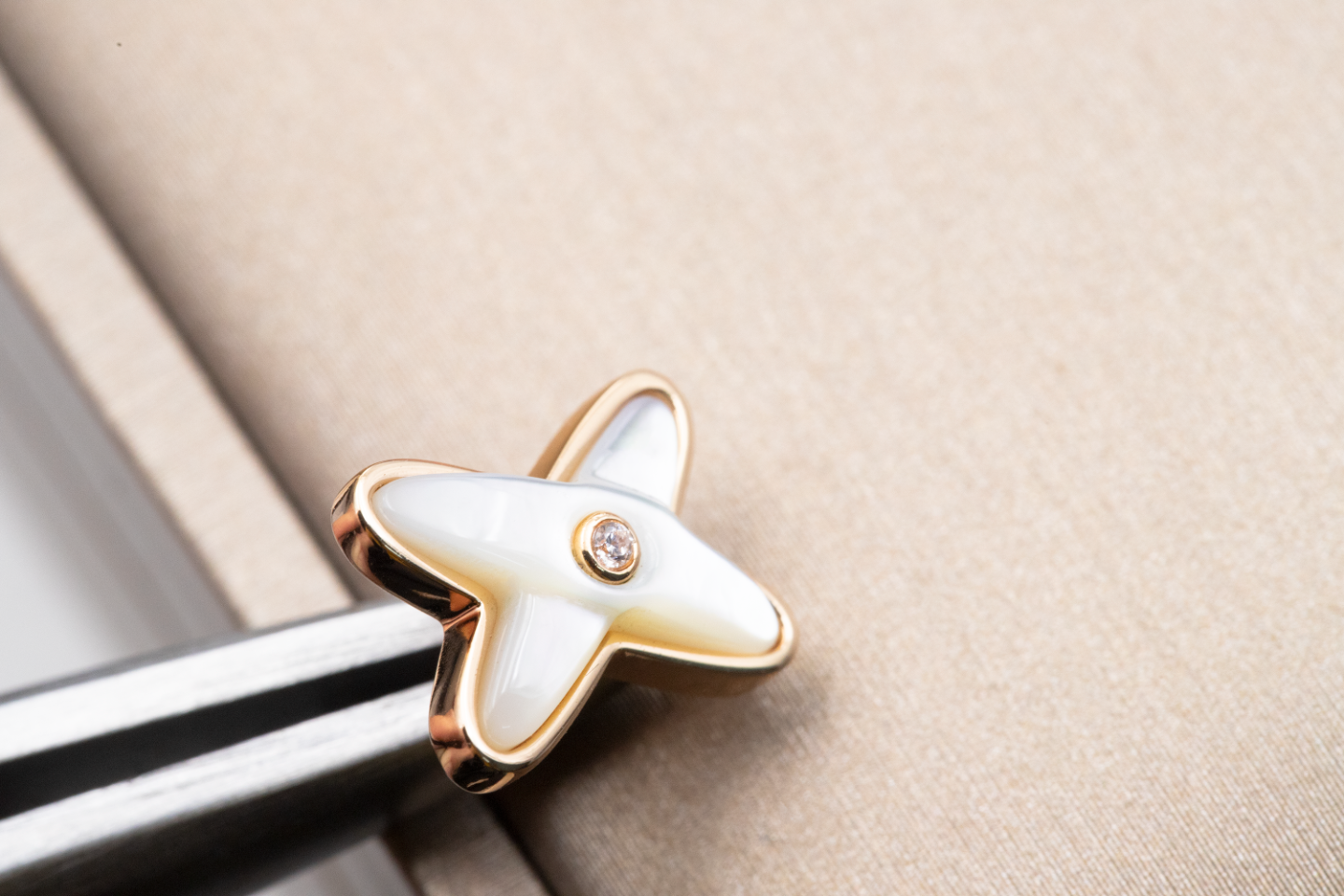 [Dawnora Jewelry]JEUX DE WHITE MOP PINK GOLD DIAMOND EARRINGS