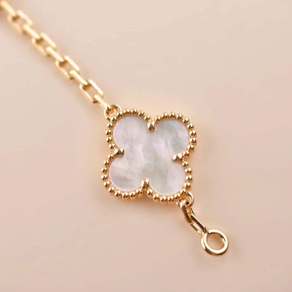 [Dawnora Jewelry]CLOVER WHITE PEARL MOP 5 MOTIF BRACELET COLLECTION